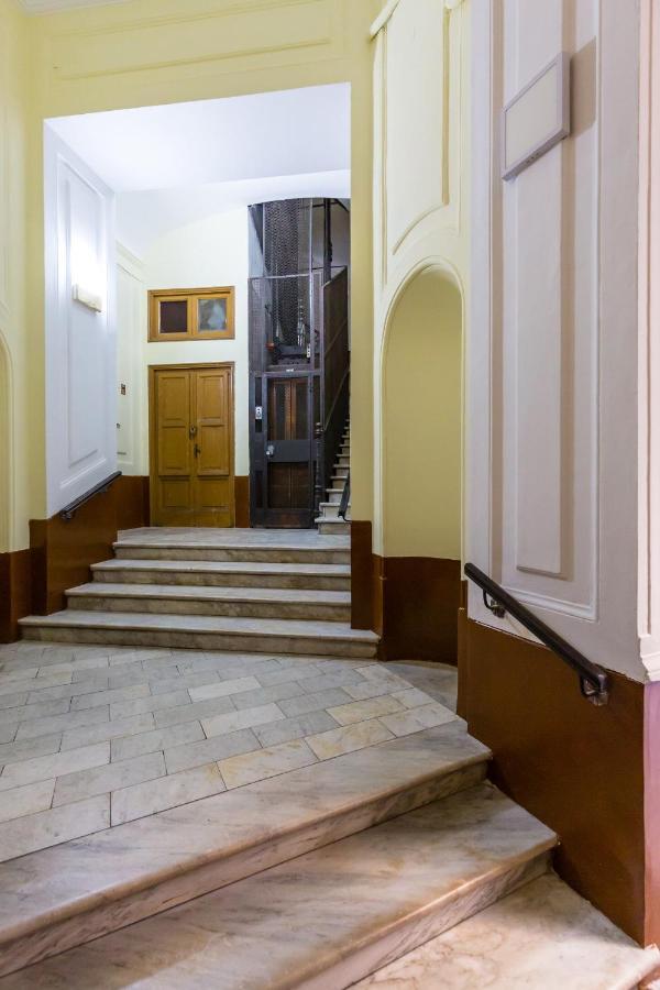 Rettifilo Family Apartment By Wonderful Italy Naples Exterior photo