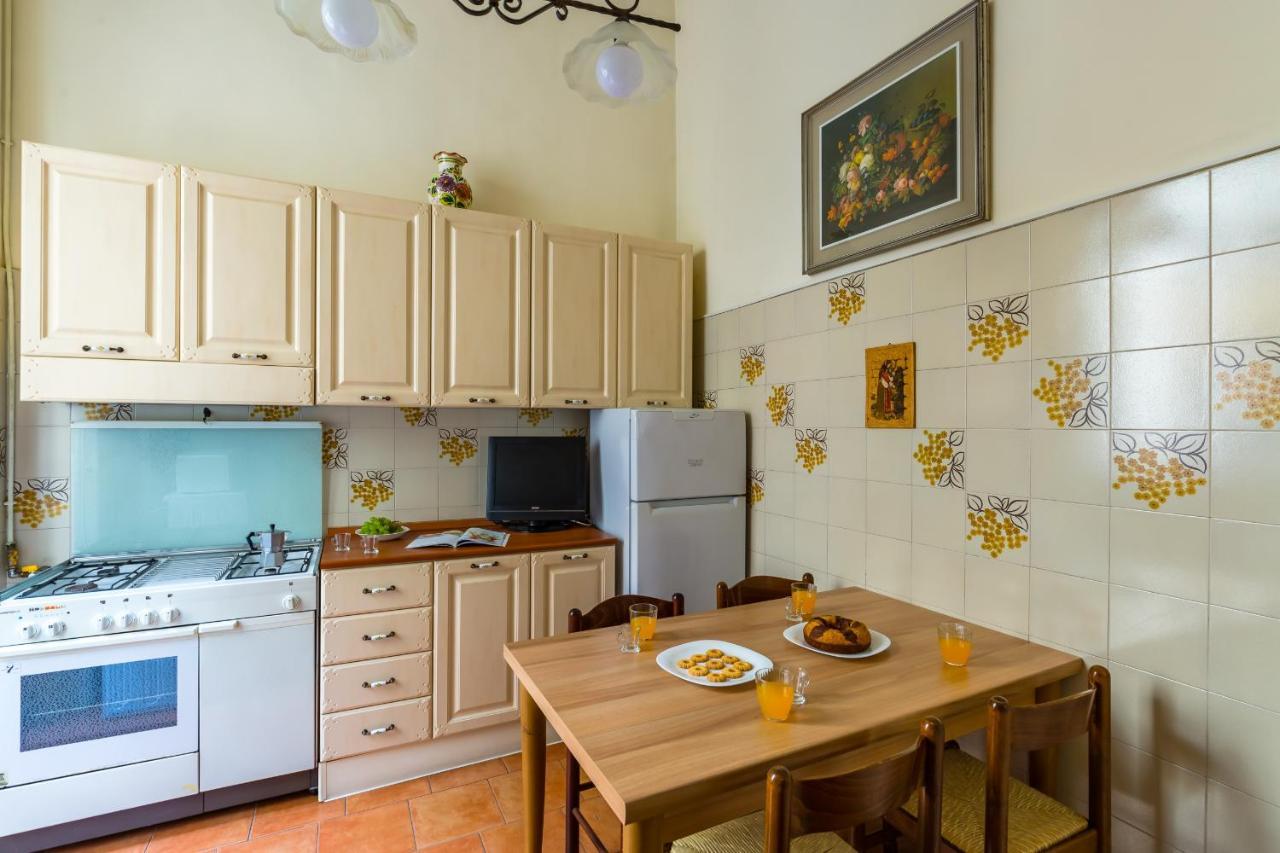 Rettifilo Family Apartment By Wonderful Italy Naples Exterior photo