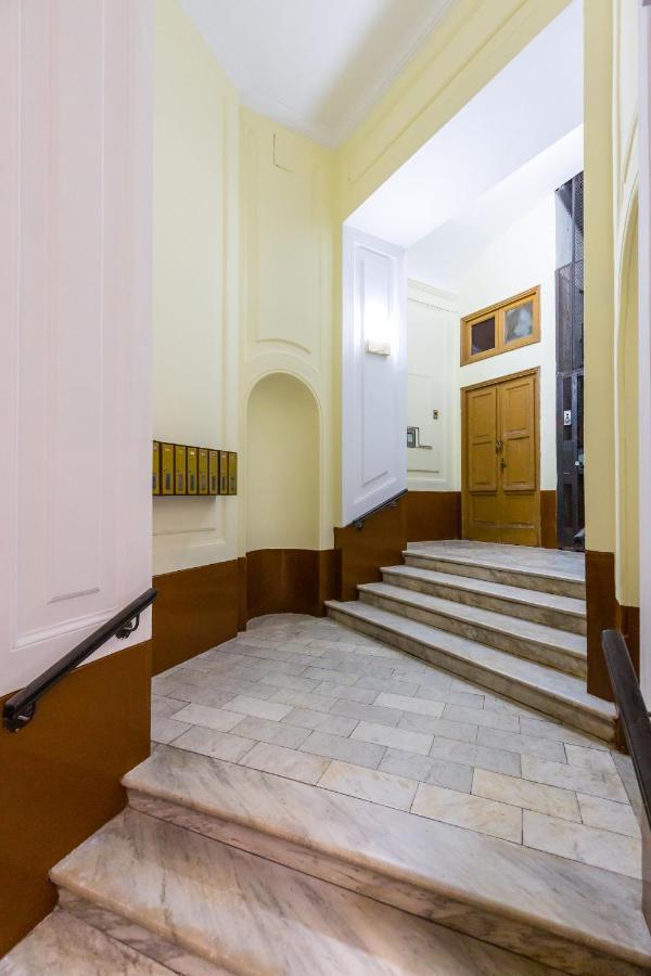 Rettifilo Family Apartment By Wonderful Italy Naples Exterior photo